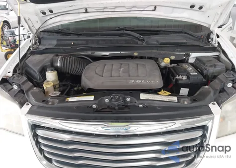 2012 Chrysler Town & Country Touring z USA, uszkodzony, nr VIN 2C4RC1BG3CR222427